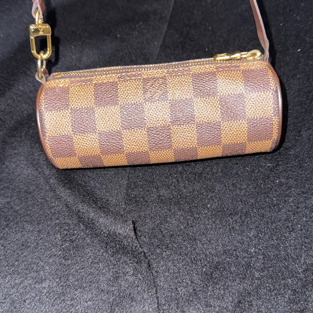 Women’s or Men's Louis Vuitton Damier Ebene pochette Papillon! With COA 10/10!🔥 - Picture 5 of 16